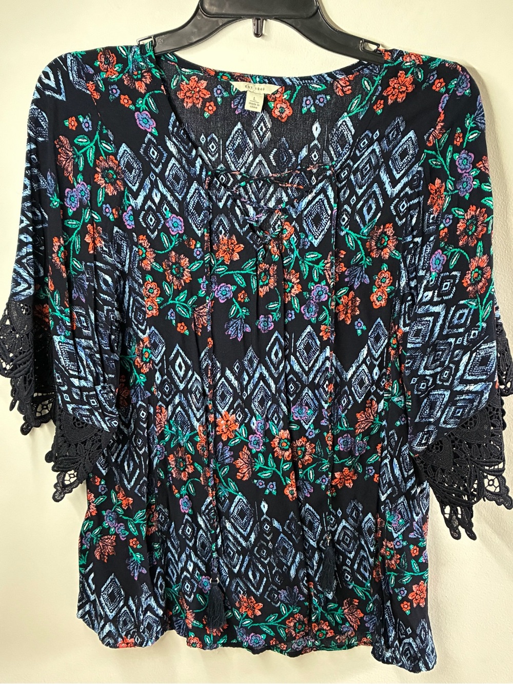Floral & Geometric Black Lace-Sleeve Blouse